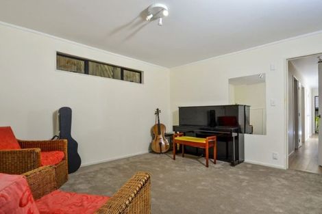 Photo of property in 2/23 Sunnynook Road, Forrest Hill, Auckland, 0620
