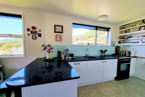 Photo of property in 71a Kent Street, Picton, 7220