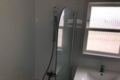 Photo of property in 51 Beach Road, Te Atatu Peninsula, Auckland, 0610