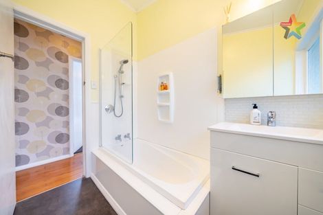 Photo of property in 54 Poto Road, Normandale, Lower Hutt, 5010