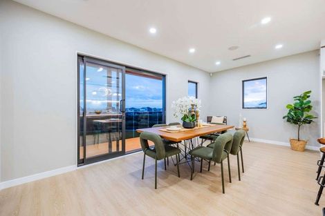Photo of property in 32 Parkmore Drive, Rosehill, Papakura, 2113