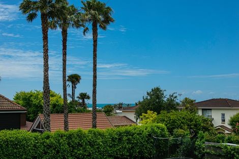 Photo of property in 2/27 Milford Road, Milford, Auckland, 0620