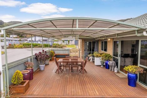 Photo of property in 2 Fraser Colman Grove, Wainuiomata, Lower Hutt, 5014