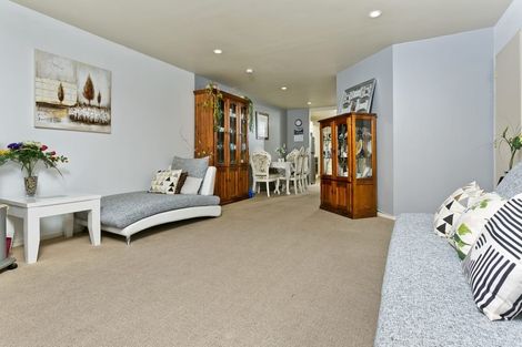 Photo of property in 3/31 Fields Parade, Oteha, Auckland, 0632