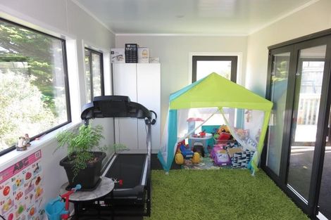 Photo of property in 32 Mervyn Kemp Drive, Tawa, Wellington, 5028