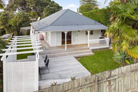 Photo of property in 2/16 Woodside Avenue, Northcote, Auckland, 0627