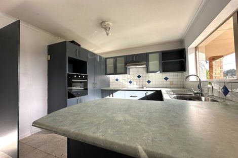 Photo of property in 3 Chesterton Terrace, Henderson, Auckland, 0612