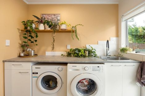 Photo of property in 34 Cromwell Drive, Fitzroy, Hamilton, 3206