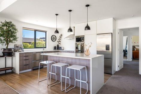 Photo of property in 16 Makomako Road, Wanaka, 9305