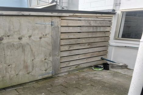 Photo of property in 112 Akaroa Drive, Maupuia, Wellington, 6022