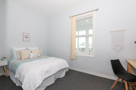 Photo of property in 70 Kelburn Parade, Kelburn, Wellington, 6012