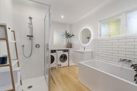 Photo of property in 265 Great North Road, Henderson, Auckland, 0612