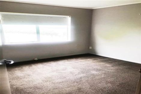 Photo of property in 2/9 Grenadine Place, Unsworth Heights, Auckland, 0632