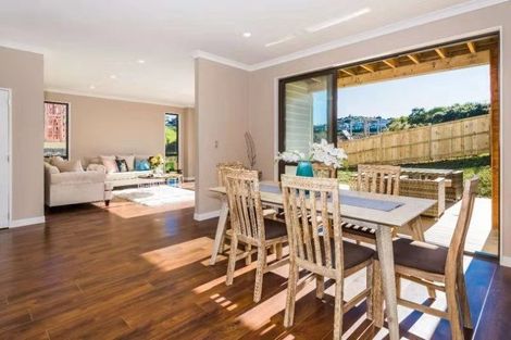 Photo of property in 5 Kahu Close, Orewa, 0931