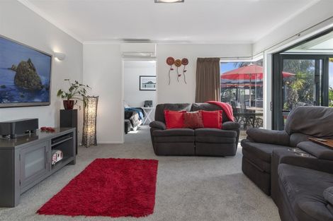 Photo of property in 24 Carribean Place, Papamoa Beach, Papamoa, 3118