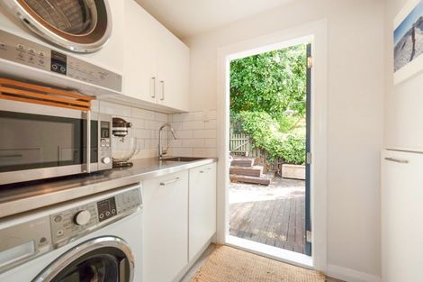 Photo of property in 115 Breaker Bay Road, Breaker Bay, Wellington, 6022