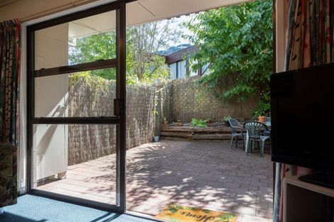 Photo of property in 4/42 Hallenstein Street, Queenstown, 9300