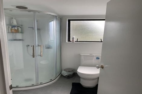 Photo of property in 1/4 Avalon Place, Glenfield, Auckland, 0629