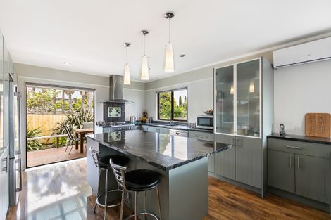 Photo of property in 1/47 Knights Road, Rothesay Bay, Auckland, 0630