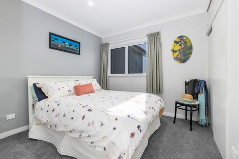Photo of property in 8 Hughes Street, Waikanae Beach, Waikanae, 5036