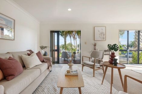 Photo of property in 1/14 Ponderosa Drive, Oteha, Auckland, 0632