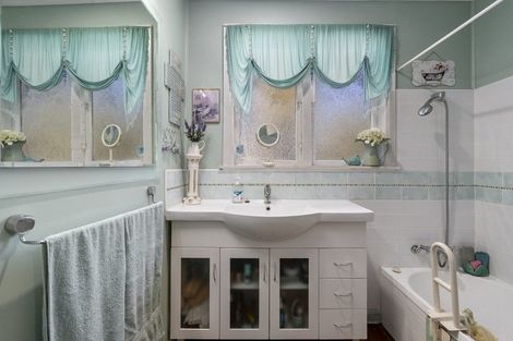 Photo of property in 10 Riverside Drive, Kelvin Grove, Palmerston North, 4470