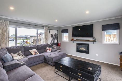 Photo of property in 14 Gallipoli Place, Paraparaumu, 5032