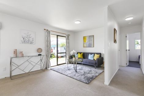 Photo of property in 1/37 View Road, Henderson, Auckland, 0612