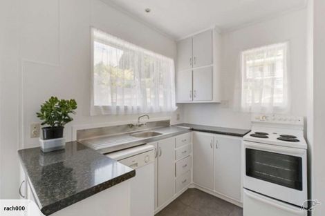 Photo of property in 28 Dingadee Street, Welcome Bay, Tauranga, 3112