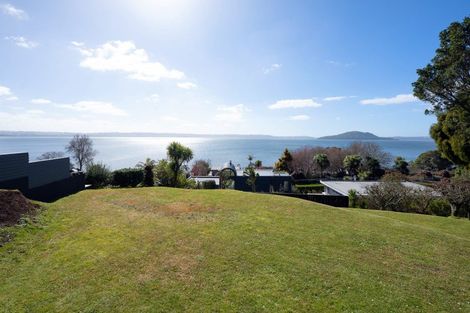 Photo of property in 26 Tupara Crescent, Kawaha Point, Rotorua, 3010