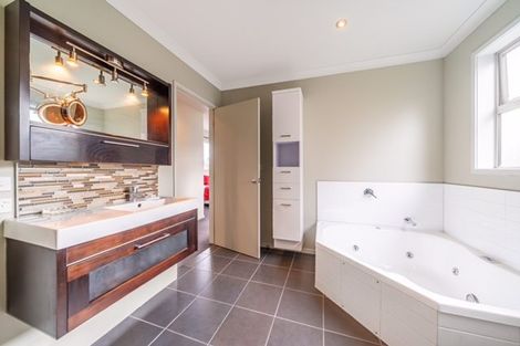 Photo of property in 82b Kirton Drive, Riverstone Terraces, Upper Hutt, 5018