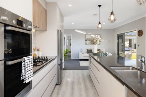 Photo of property in 111 Oteki Park Drive, Welcome Bay, Tauranga, 3112