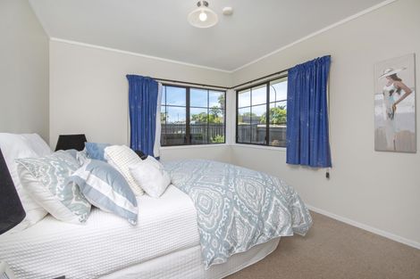 Photo of property in 1/133 Botany Road, Botany Downs, Auckland, 2010