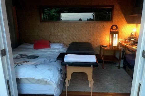 Photo of property in 10 Cave Road, Houghton Bay, Wellington, 6023