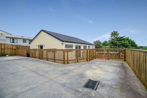 Photo of property in 103e Woodglen Road, Glen Eden, Auckland, 0602