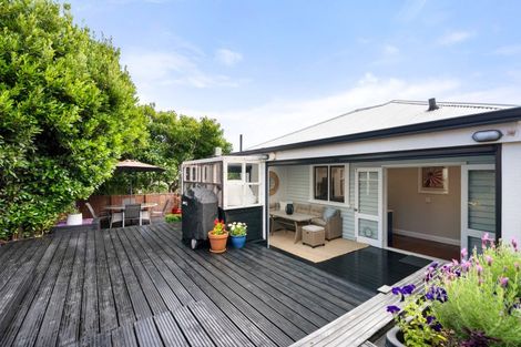 Photo of property in 12 Sunshine Avenue, Karori, Wellington, 6012