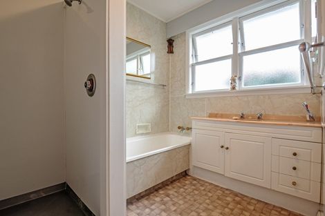 Photo of property in 28 Slacks Road, Awapuni, Palmerston North, 4412