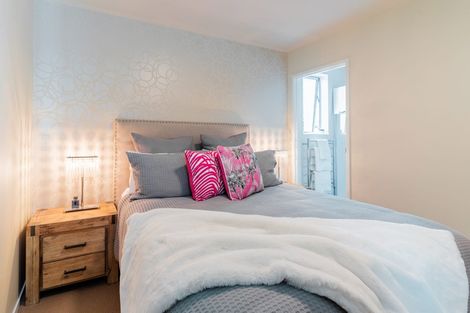 Photo of property in 5 Stitchbird Crescent, Papakura, 2110