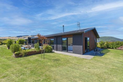 Photo of property in 4 Kanuka Grove, Kinloch, Taupo, 3377