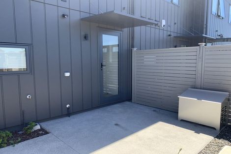 Photo of property in 14 Port Way, Rosehill, Papakura, 2113