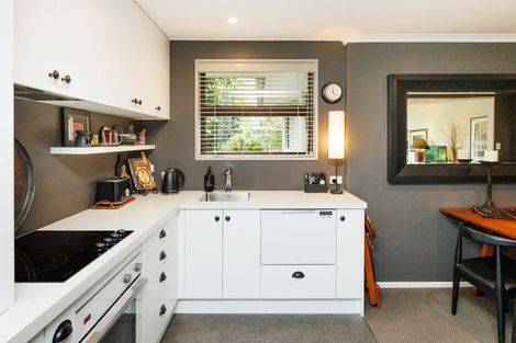 Photo of property in 8 Earl Place, Hokowhitu, Palmerston North, 4410