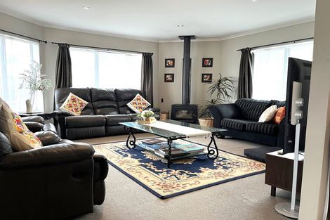 Photo of property in 2 Cosgrove Rise, Riverstone Terraces, Upper Hutt, 5018