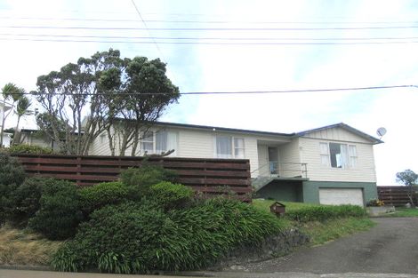 Photo of property in 8 Baylands Drive, Newlands, Wellington, 6037