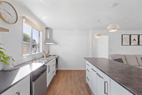 Photo of property in 28 Newton Place, Westbrook, Palmerston North, 4412