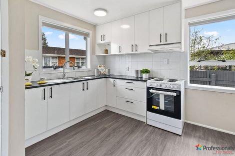 Photo of property in 34 Convair Crescent, Mangere, Auckland, 2022