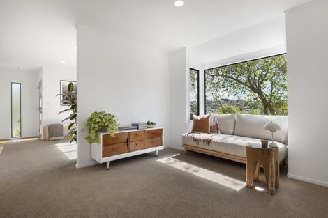 Photo of property in 2/12 Helicon Place, Totara Vale, Auckland, 0629