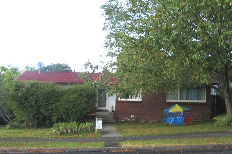 Photo of property in 1/2 Gretel Place, Hillcrest, Auckland, 0627