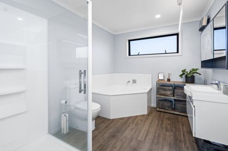 Photo of property in 8 Mariners Haven, One Tree Point, 0118