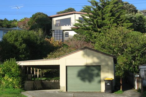 Photo of property in 10 Grays Road, Plimmerton, Porirua, 5026