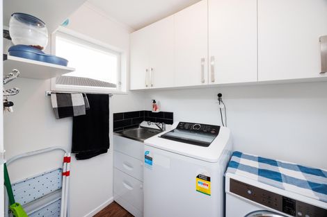 Photo of property in 21 Acacia Street, Kelvin Grove, Palmerston North, 4414